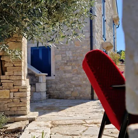 Stone Lace Apartment