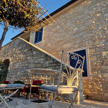 Stone Lace Apartment *